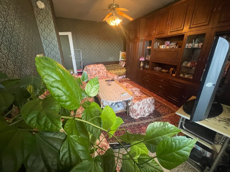 Продава  1 slaapkamer Ruse , Tsjarodejka - Jug , 68 кв.м | 73442558 - изображение [3]