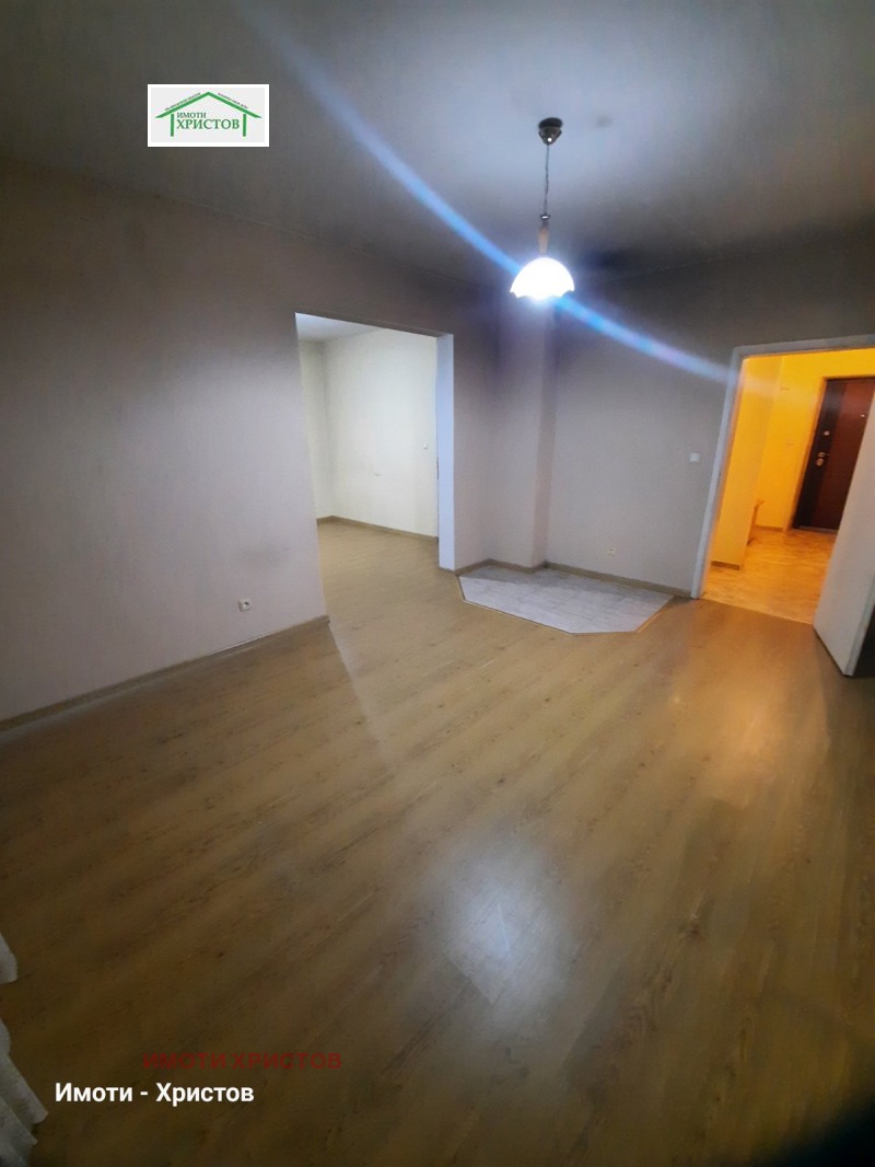 Продава 4-СТАЕН, гр. Шумен, Добруджански, снимка 3 - Апартаменти - 53310634