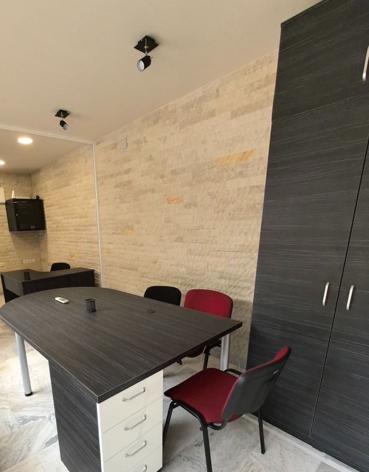 Продава ОФИС, гр. Пловдив, Център, снимка 2 - Офиси - 55000242