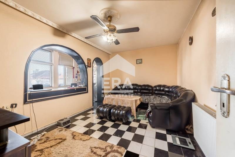 Продава ЕТАЖ ОТ КЪЩА, гр. Варна, Аспарухово, снимка 2 - Етаж от къща - 53094720