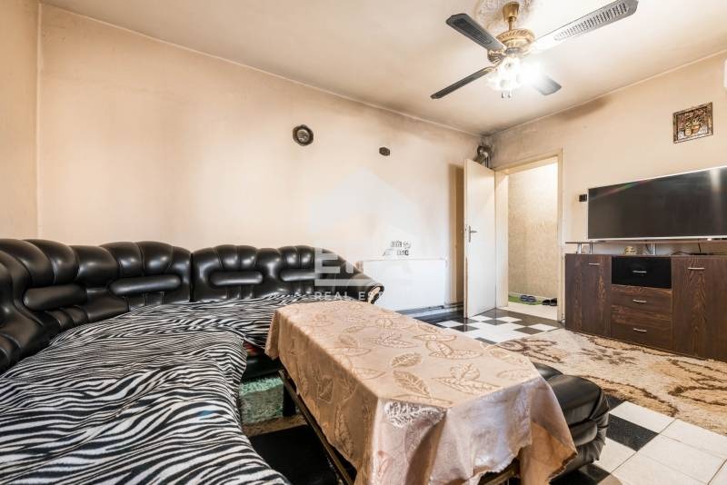 Продава ЕТАЖ ОТ КЪЩА, гр. Варна, Аспарухово, снимка 4 - Етаж от къща - 53094720