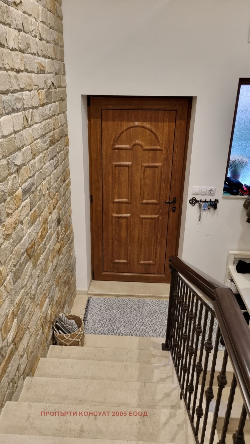 Продава КЪЩА в област София, гр. Самоков - 236 кв.м / 360 000 € » 704 098.80 лв., ПРОПЪРТИ КОНСУЛТ 2005 ЕООД