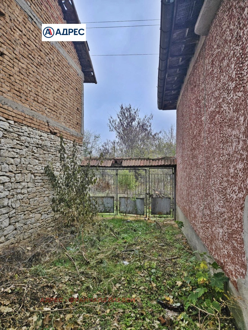 Продава КЪЩА, с. Тученица, област Плевен, снимка 2 - Къщи - 53172458