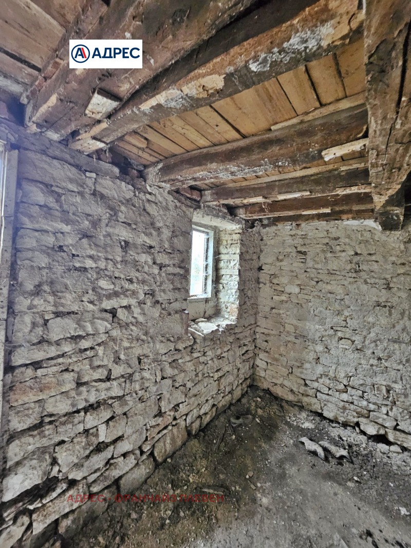 Продава КЪЩА, с. Тученица, област Плевен, снимка 6 - Къщи - 53172458