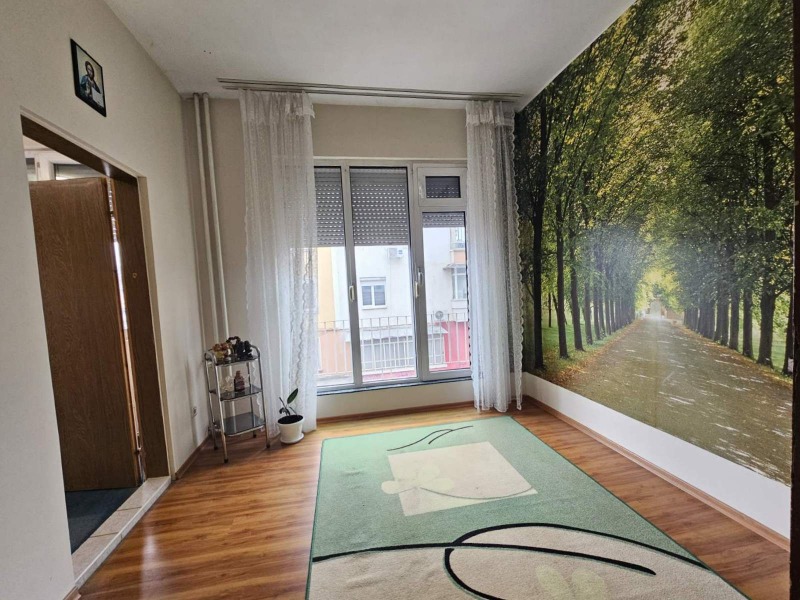 Продава 3-СТАЕН в град Плевен, Идеален център - 75 кв.м / 122 000 € » 238 611.26 лв., КОРЕКТ
