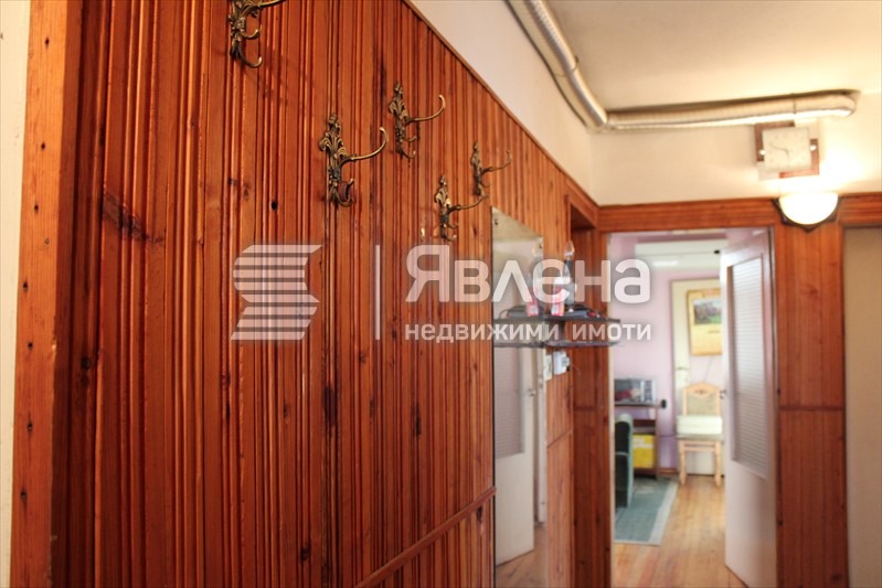 Продава ЕТАЖ ОТ КЪЩА, гр. Пловдив, Коматево, снимка 2 - Етаж от къща - 52941726