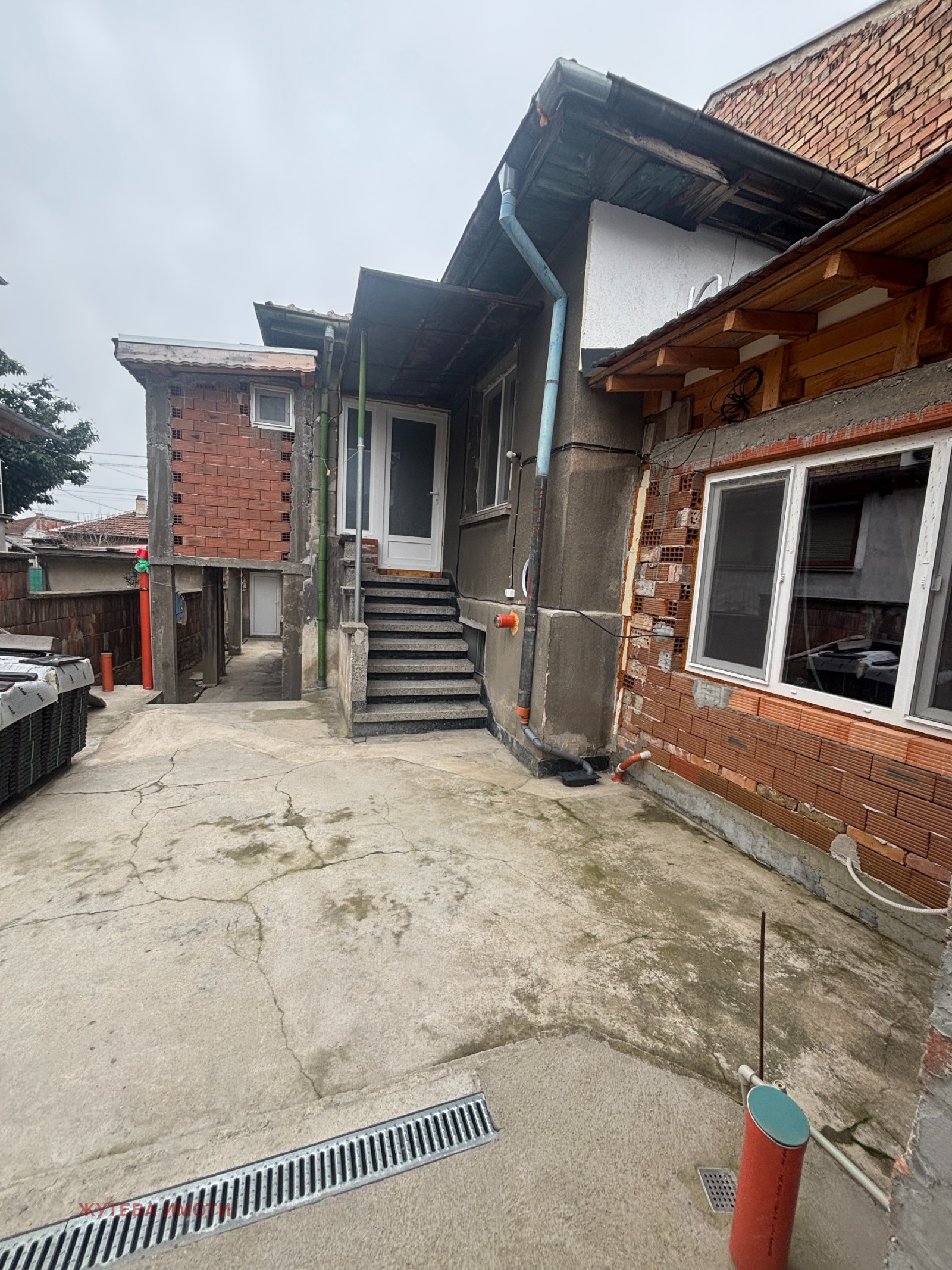 Продава КЪЩА, гр. Карлово, област Пловдив