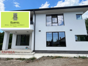 КЪЩА, 221 m2