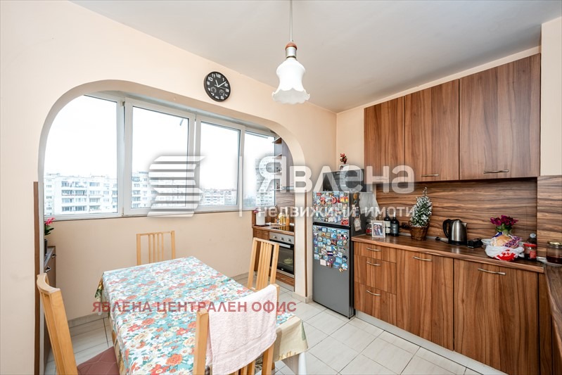 Продава 3-СТАЕН, гр. София, Света Троица