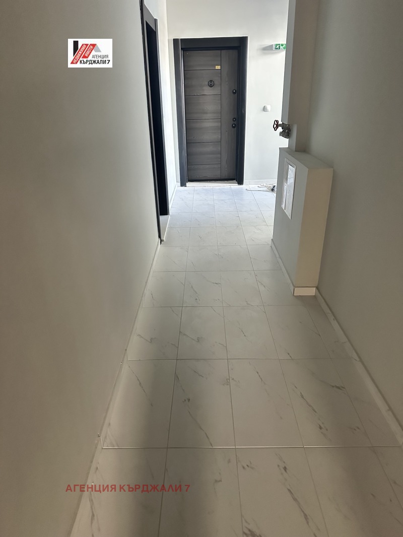 Продава 3-СТАЕН, гр. Кърджали, Център, снимка 8 - Апартаменти - 51998579