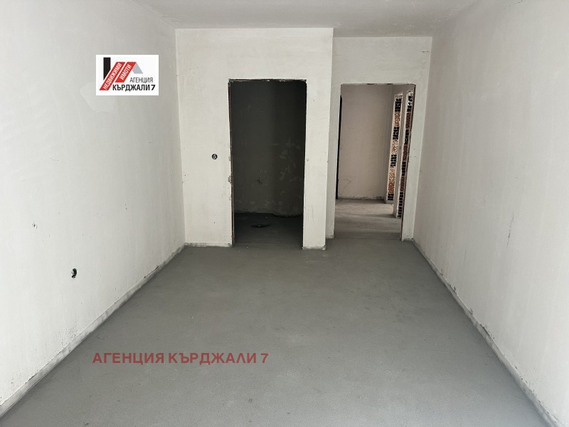 Продава 3-СТАЕН, гр. Кърджали, Център, снимка 6 - Апартаменти - 51998579