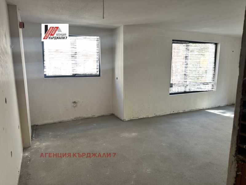 Продава 3-СТАЕН, гр. Кърджали, Център, снимка 7 - Апартаменти - 51998579