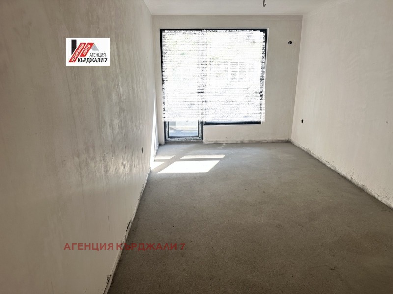 Продава 3-СТАЕН, гр. Кърджали, Център, снимка 2 - Апартаменти - 51998579