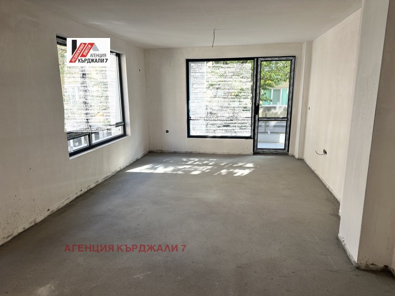 Продава 3-СТАЕН, гр. Кърджали, Център