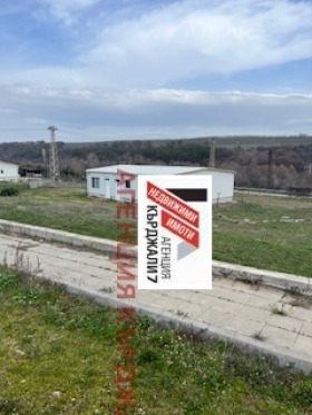 Продава ПРОМ. ПОМЕЩЕНИЕ, с. Пъстрогор, област Хасково, снимка 11 - Производствени сгради - 54116689