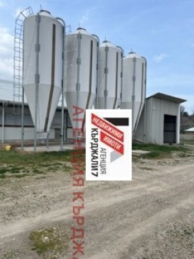 Продава ПРОМ. ПОМЕЩЕНИЕ, с. Пъстрогор, област Хасково, снимка 13 - Производствени сгради - 54116689