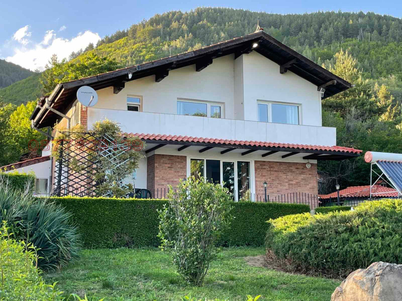 Продава ВИЛА в област София, гр. Златица - 216 кв.м / 285 000 € » 557 411.55 лв.