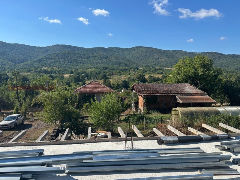 Продава КЪЩА, с. Голец, област Ловеч, снимка 2 - Къщи - 52782820