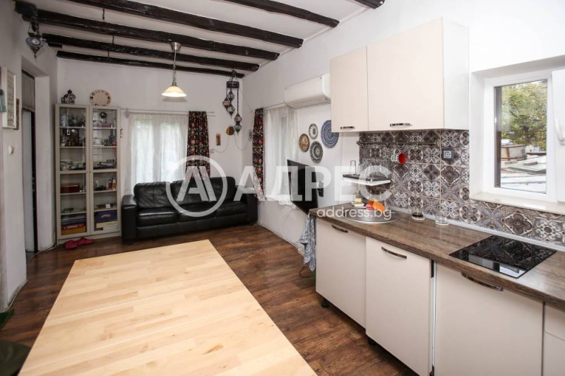 Продава КЪЩА, гр. София, Орландовци, снимка 2 - Къщи - 52505004