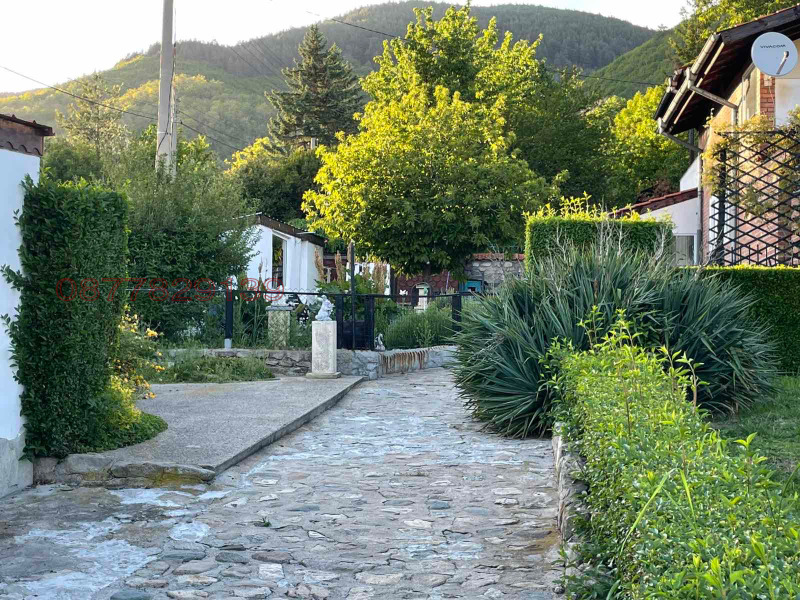 Продава ВИЛА, гр. Златица, област София област, снимка 2 - Вили - 52436436