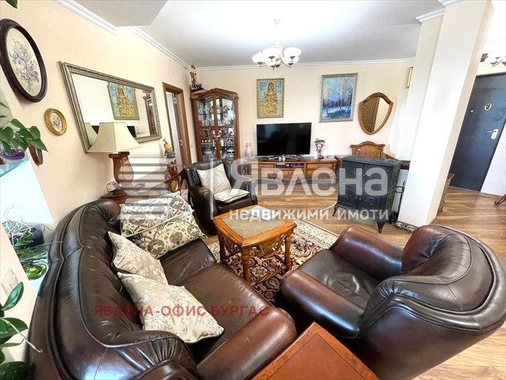 Продава 3-СТАЕН, гр. Бургас, Зорница, снимка 2 - Апартаменти - 53238477