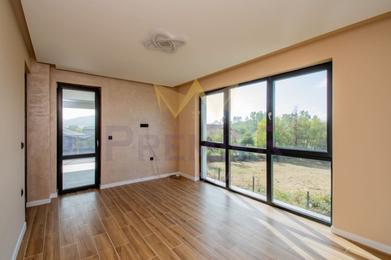 Продава КЪЩА, с. Осоица, област София област, снимка 10 - Къщи - 53003726