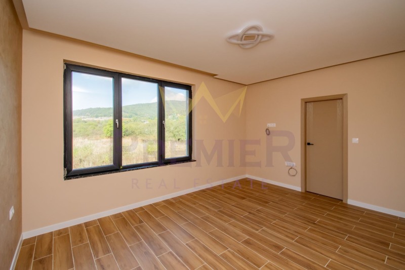 Продава КЪЩА, с. Осоица, област София област, снимка 9 - Къщи - 53003726