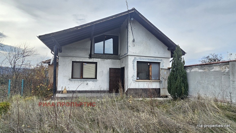 Продава ВИЛА, с. Очуша, област София област