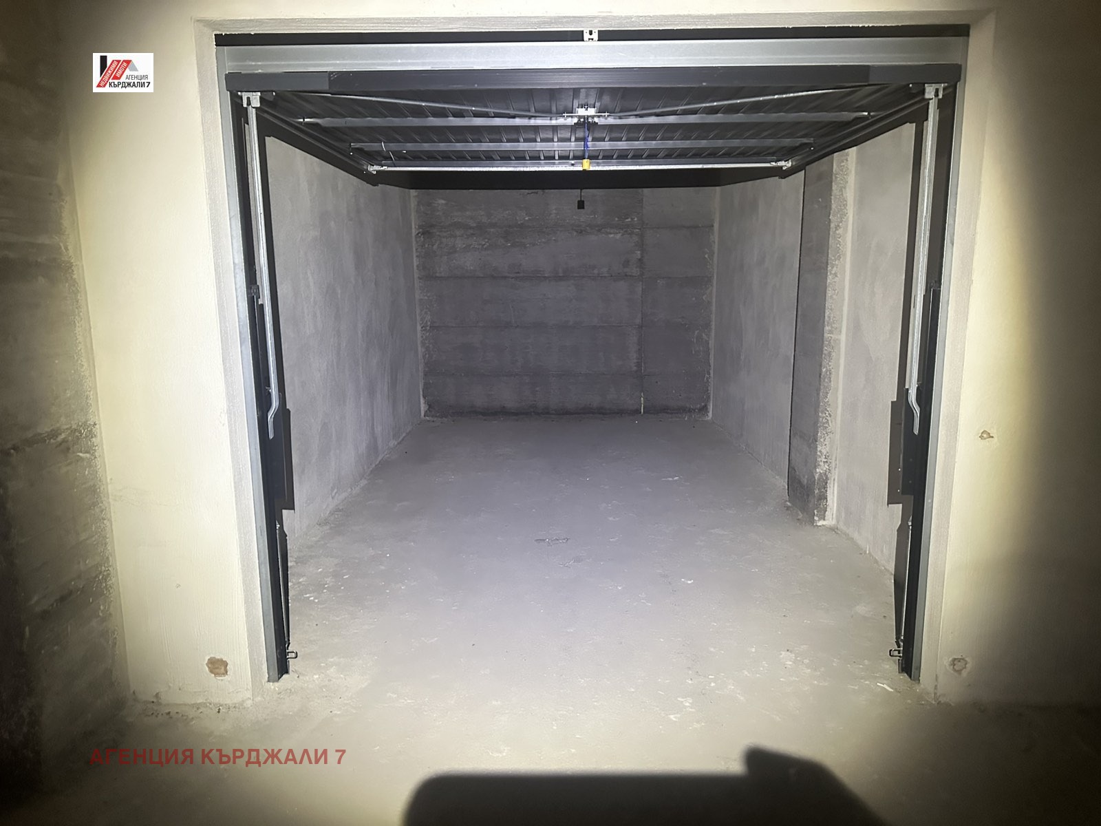 Продава ГАРАЖ, ПАРКОМЯСТО, гр. Кърджали, Възрожденци, снимка 2 - Гаражи и паркоместа - 55650284