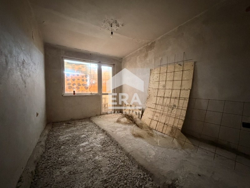 Продава МНОГОСТАЕН, гр. Силистра, Митница, снимка 2 - Апартаменти - 56724106