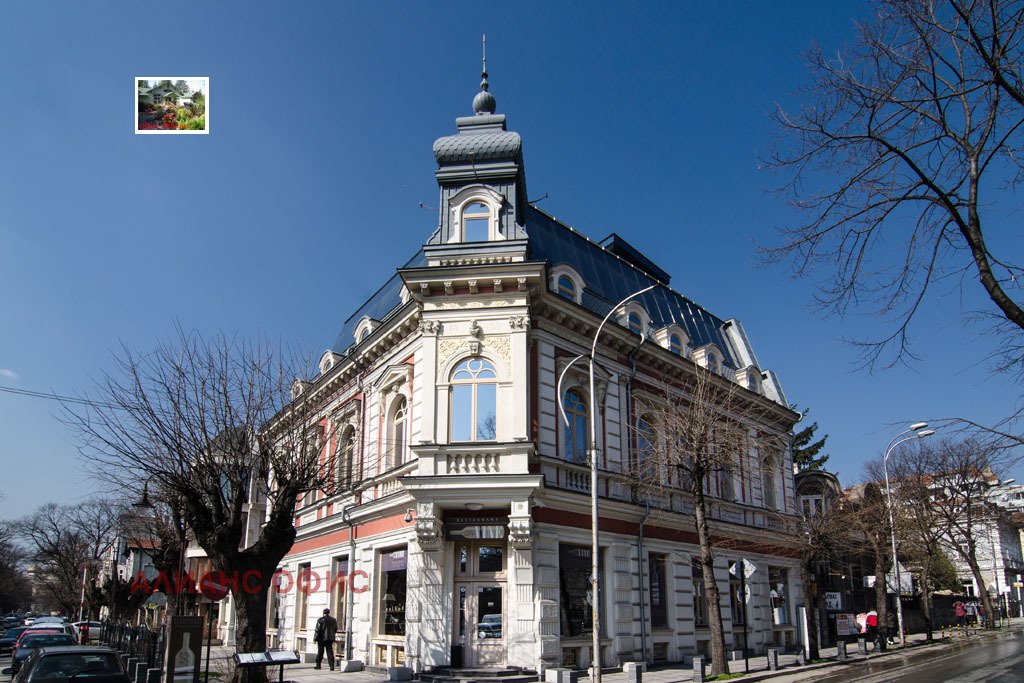 Продава КЪЩА, гр. Варна, Център, снимка 2 - Къщи - 55001699