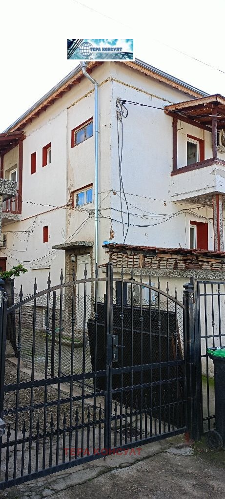 Продава ЕТАЖ ОТ КЪЩА, гр. Плевен, Широк център