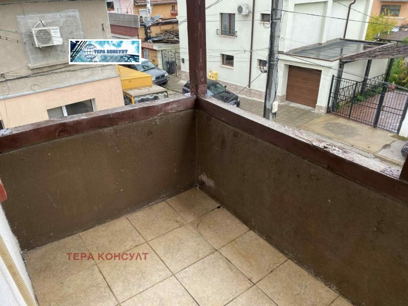 Продава ЕТАЖ ОТ КЪЩА, гр. Плевен, Широк център, снимка 9 - Етаж от къща - 52007671