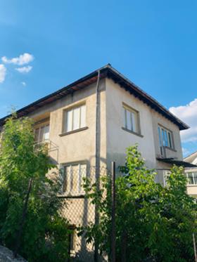 Продажба на етажи от къща в град Ловеч - изображение 1 