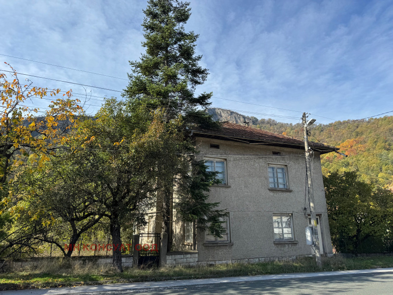 Продава КЪЩА, гр. Тетевен, област Ловеч