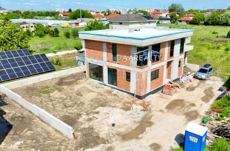 À venda  Casa Plovdiv , Komatevo , 345 m² | 99537330