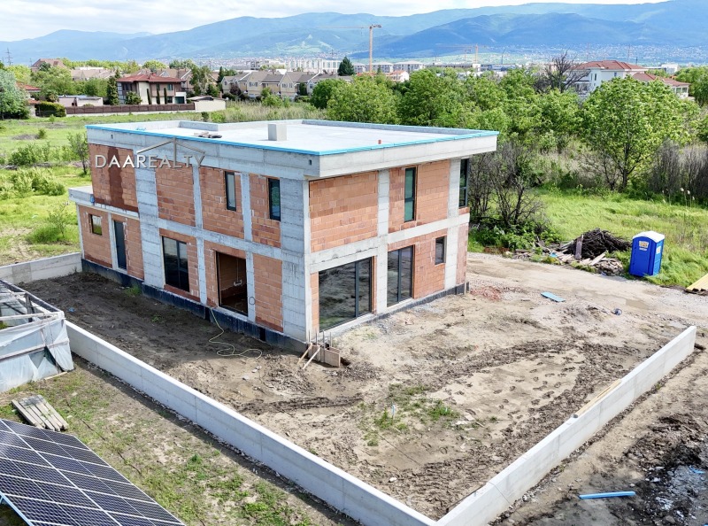 À venda  Casa Plovdiv , Komatevo , 345 m² | 99537330 - imagem [2]