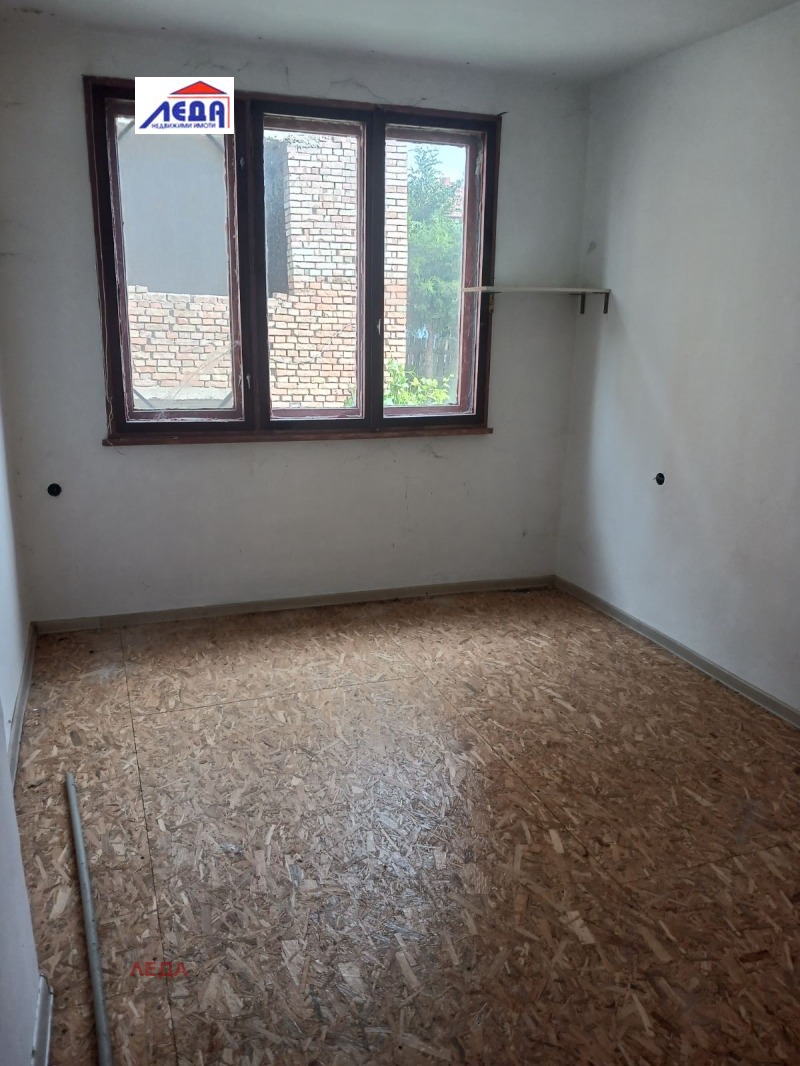 Продава ЕТАЖ ОТ КЪЩА в град Плевен, Широк център - 95 кв.м / 110 000 € » 215 141.30 лв., ЛЕДА