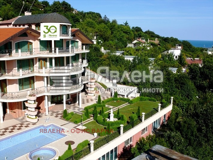 Satılık  Otel Varna , k.k. Sv.Sv. Konstantin i Elena , 2000 metrekare | 24709133