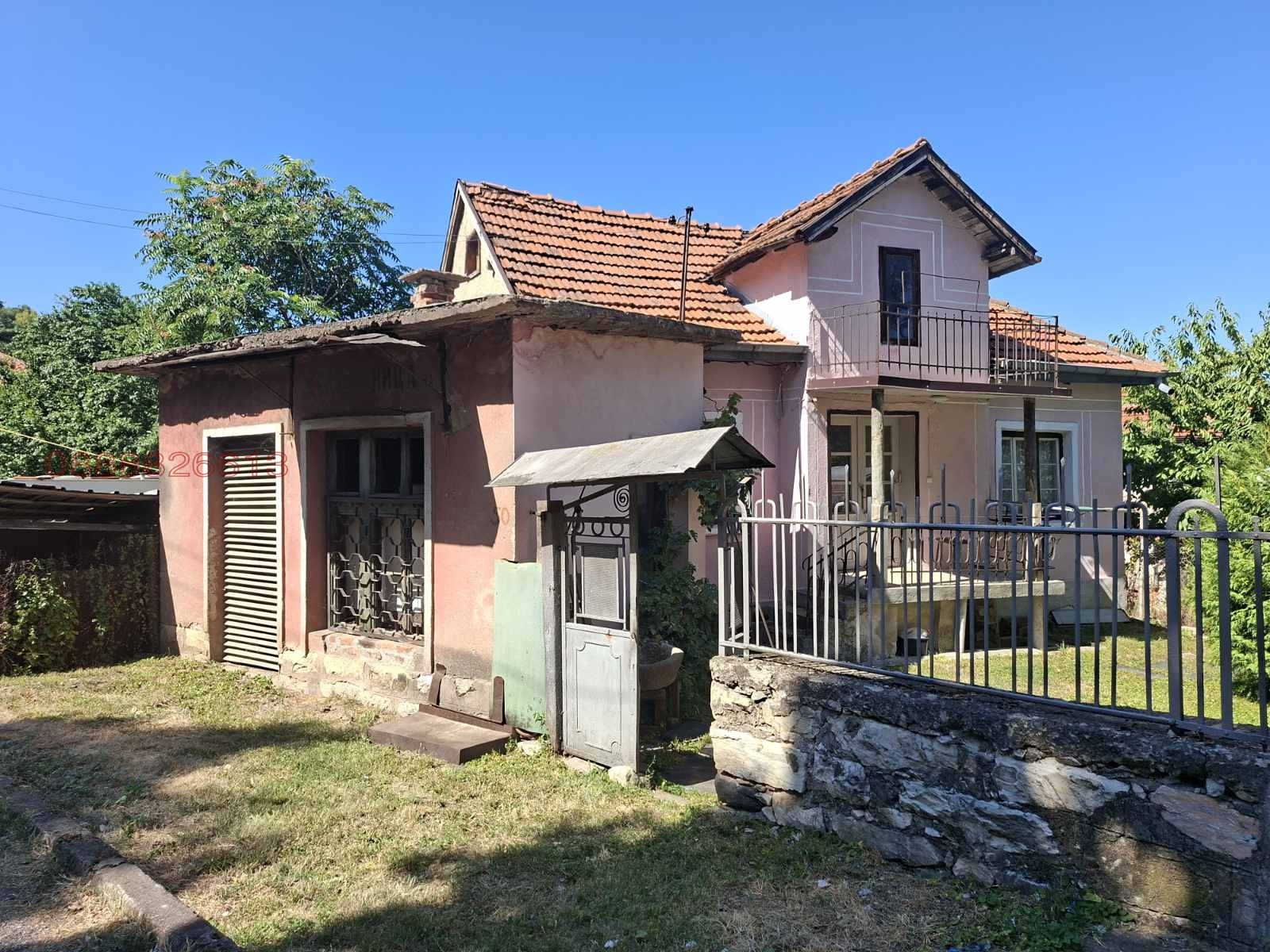 Продава КЪЩА, гр. Берковица, област Монтана