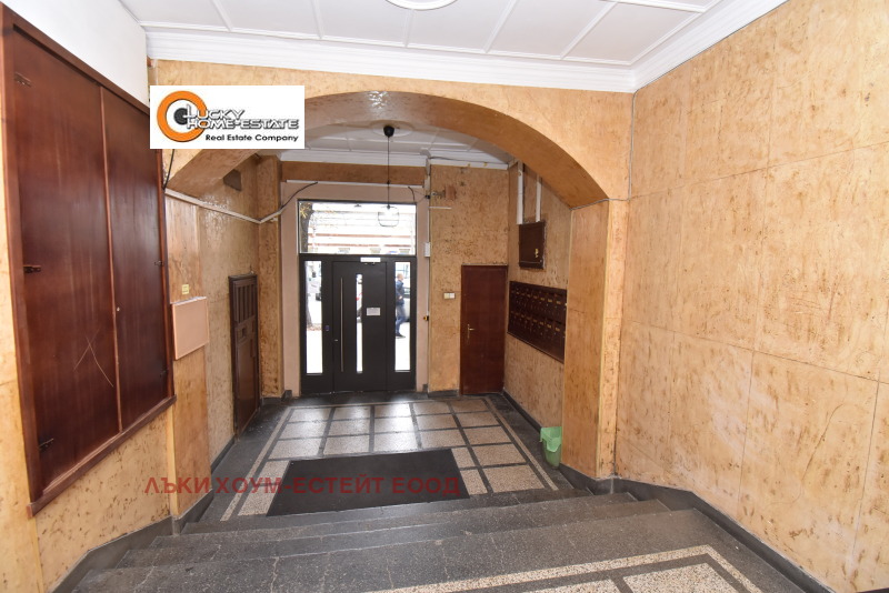 Продава 4-СТАЕН, гр. София, Център, снимка 2 - Апартаменти - 53121292