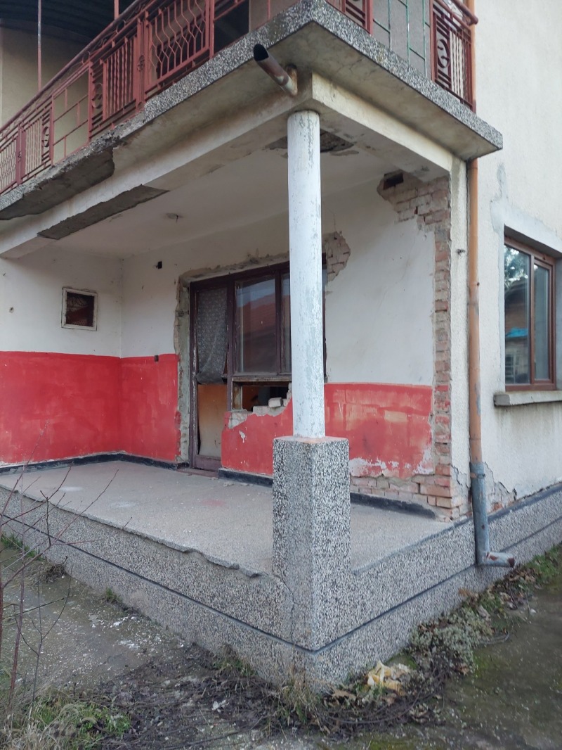 Продава КЪЩА, гр. Левски, област Плевен, снимка 2 - Къщи - 53499943