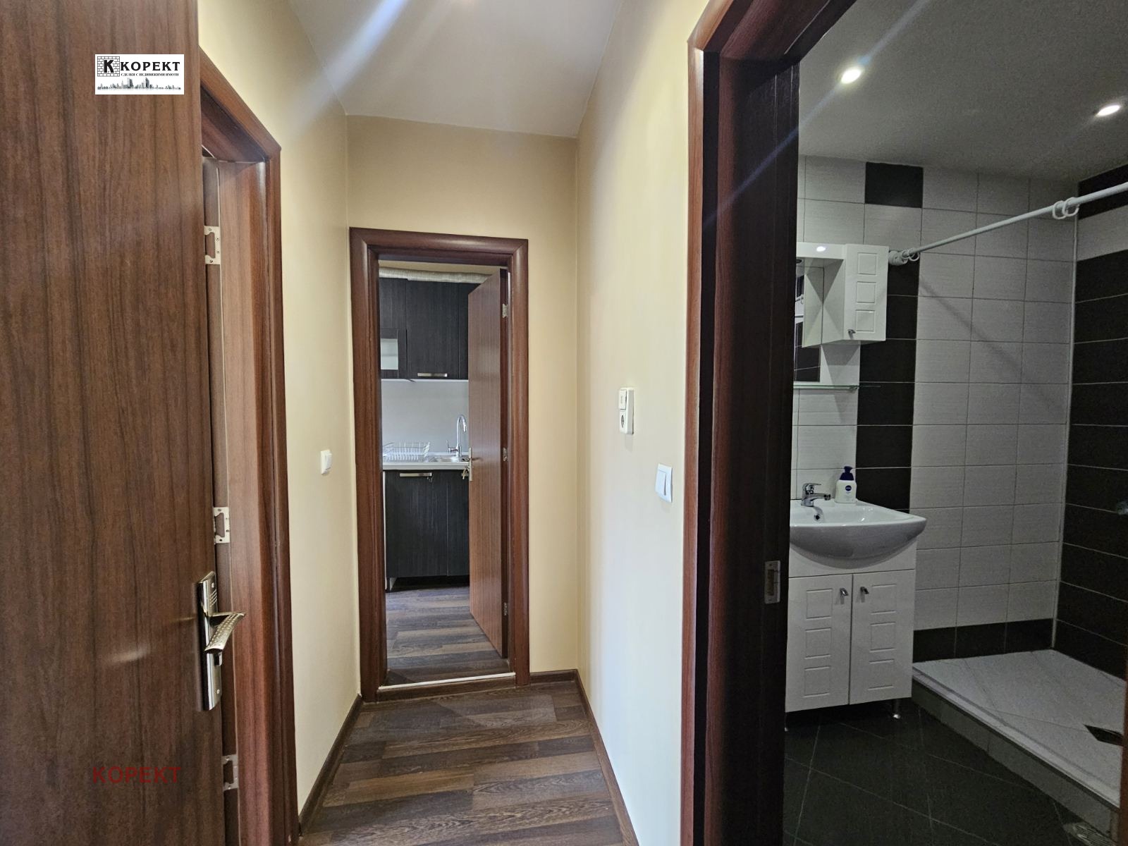 Продава МНОГОСТАЕН, гр. Плевен, Широк център, снимка 2 - Апартаменти - 54508604