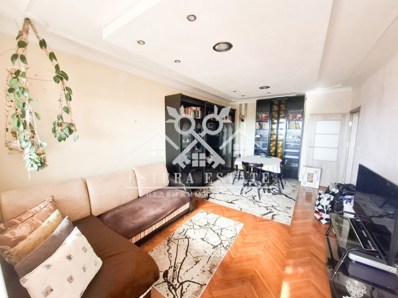 Продава 4-СТАЕН, гр. Шумен, Пазара, снимка 3 - Апартаменти - 52390812