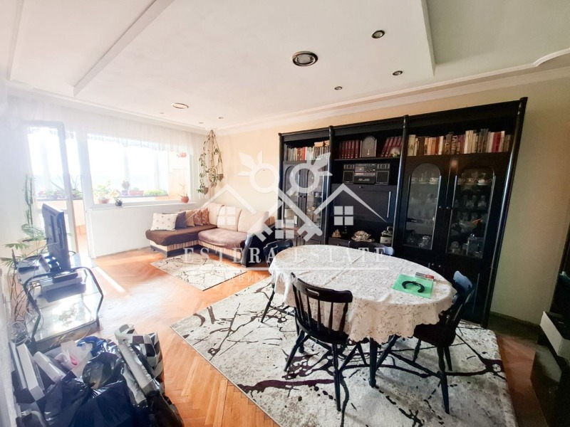 Продава 4-СТАЕН, гр. Шумен, Пазара, снимка 2 - Апартаменти - 52390812