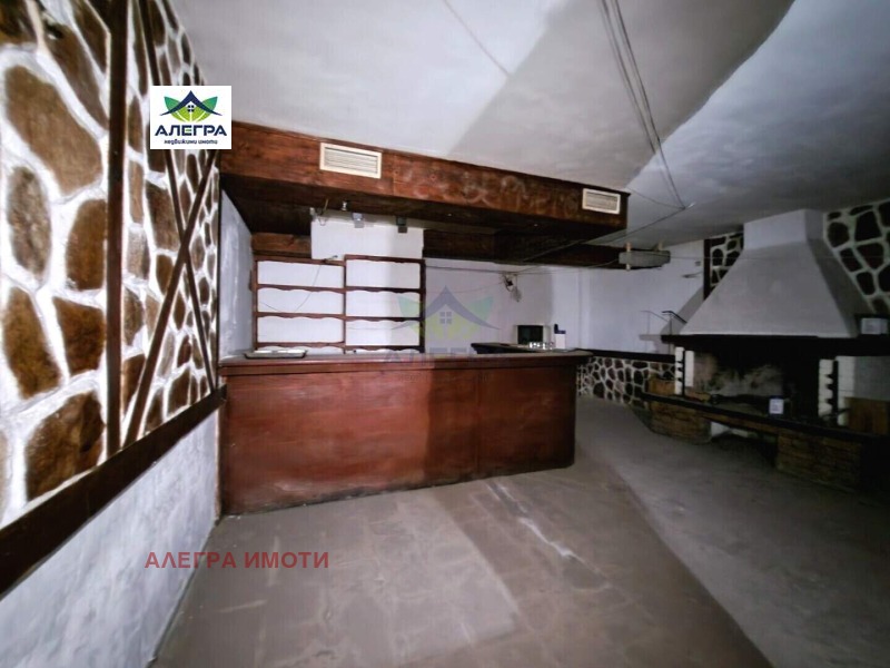 Продава ЗАВЕДЕНИЕ, гр. Пазарджик, Идеален център