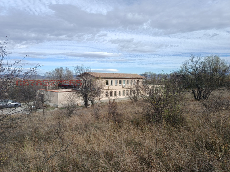 Продава ХОТЕЛ, с. Кленовик, област Перник