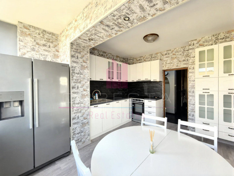 Продава 4-СТАЕН, гр. Русе, Център