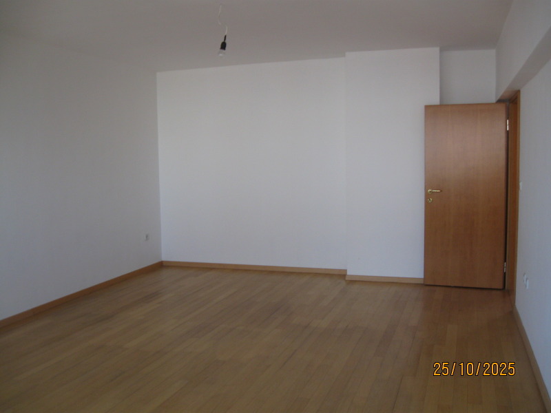 Продава 2-СТАЕН в град Пазарджик, Идеален център - 104 кв.м / 186 300 € » 364 371.13 лв., ЗЕМЕЛА