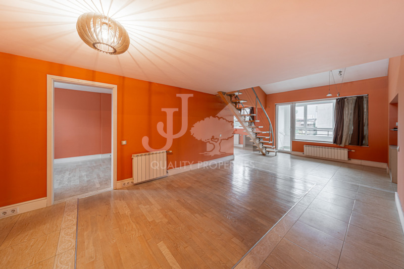 Eladó  3 hálószobás Sofia , Iztok , 104 négyzetméter | 40742505